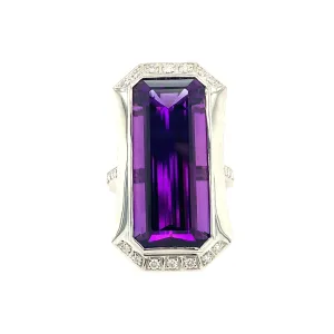 18 Karat White Lady's Gemstone Fasion Ring