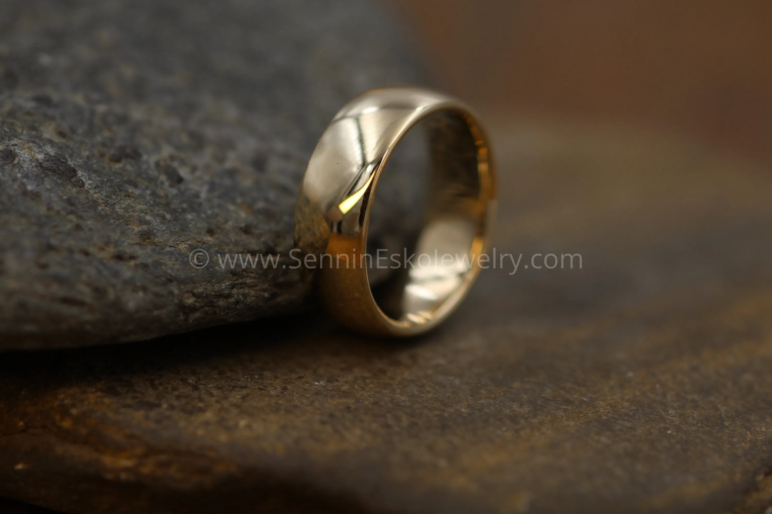 Comfort Fit 14kt Yellow Gold 7x2mm Band - Glossy Finish