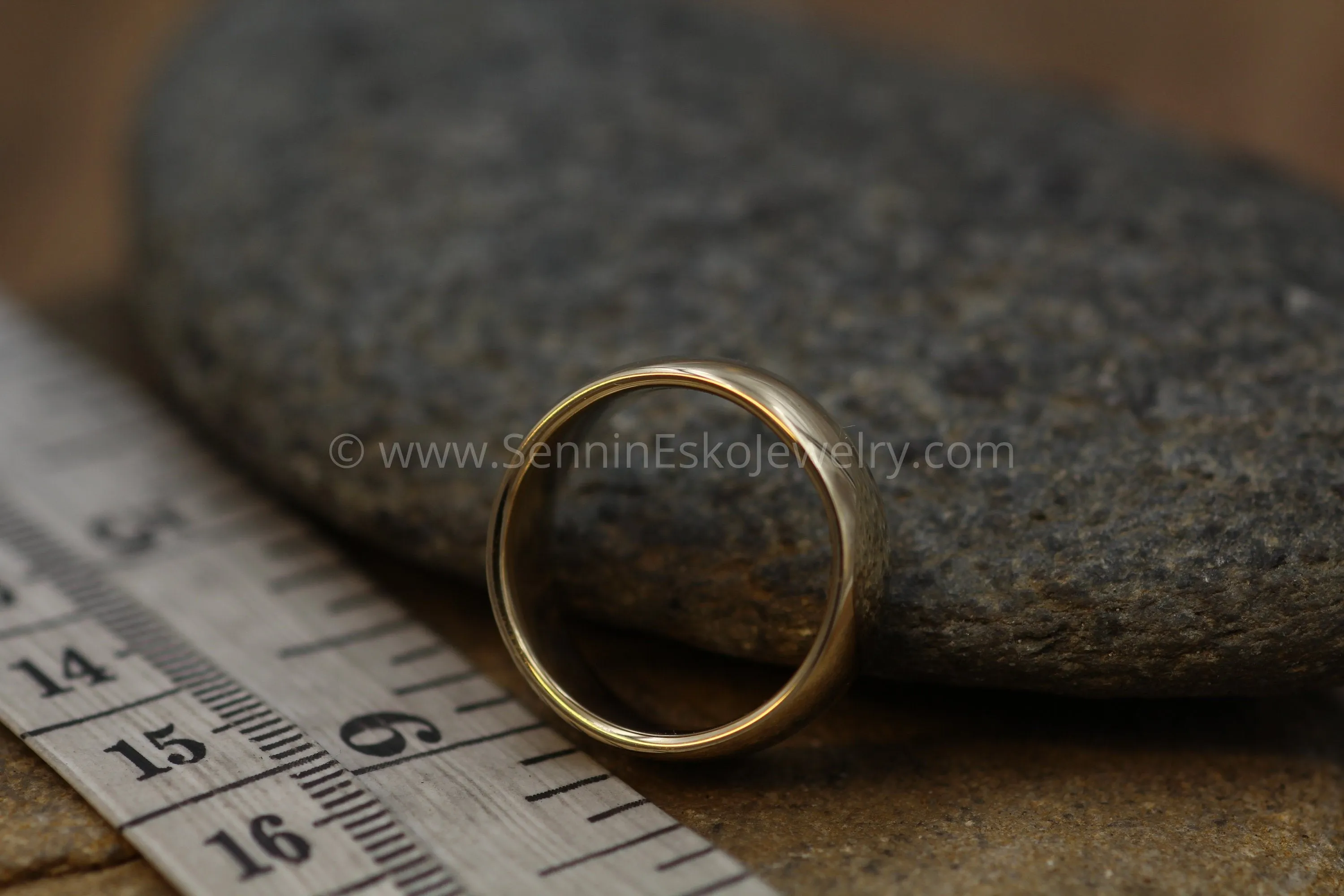 Comfort Fit 14kt Yellow Gold 7x2mm Band - Glossy Finish