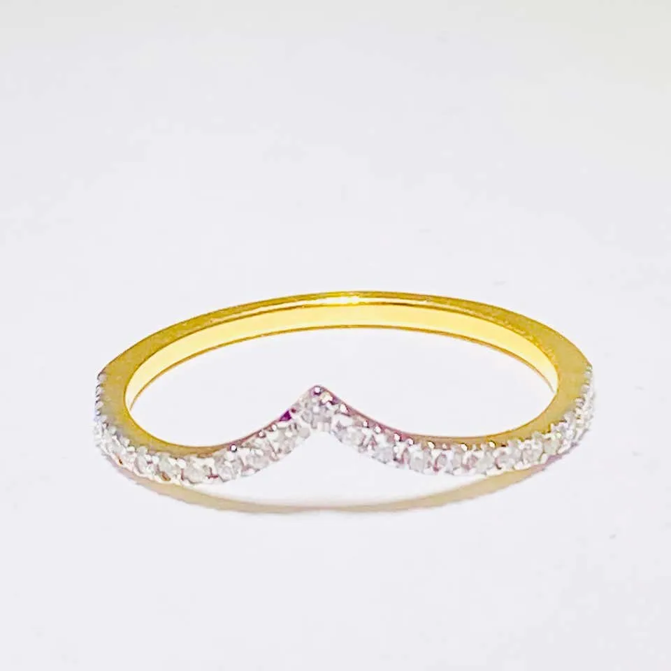 Diamond "V" Stackable Band