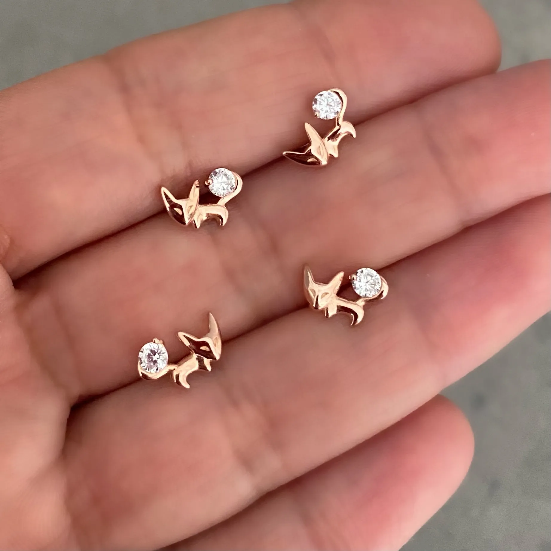 Foxy studs with clear zircon stones