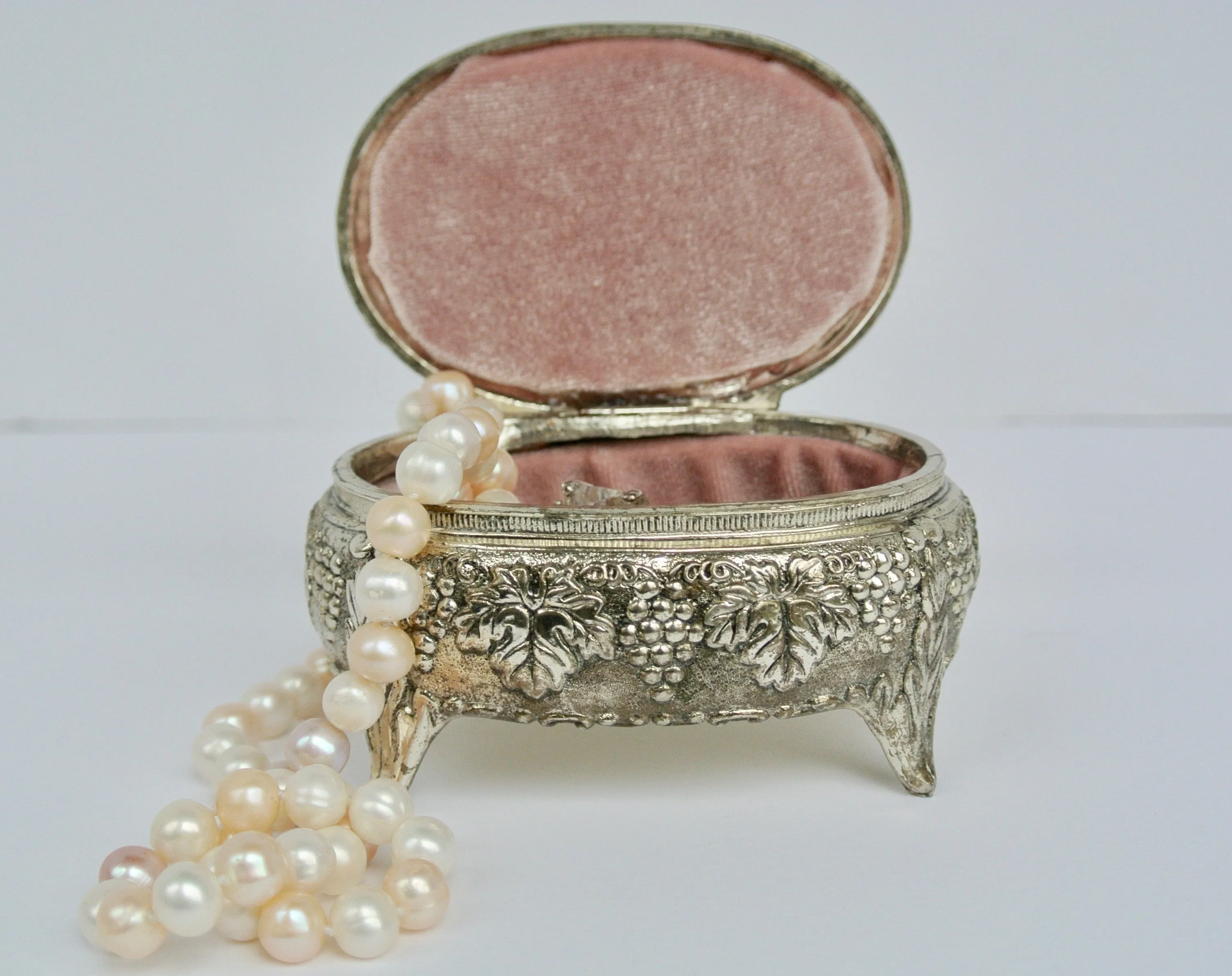 Grapes of Romance Ring Box