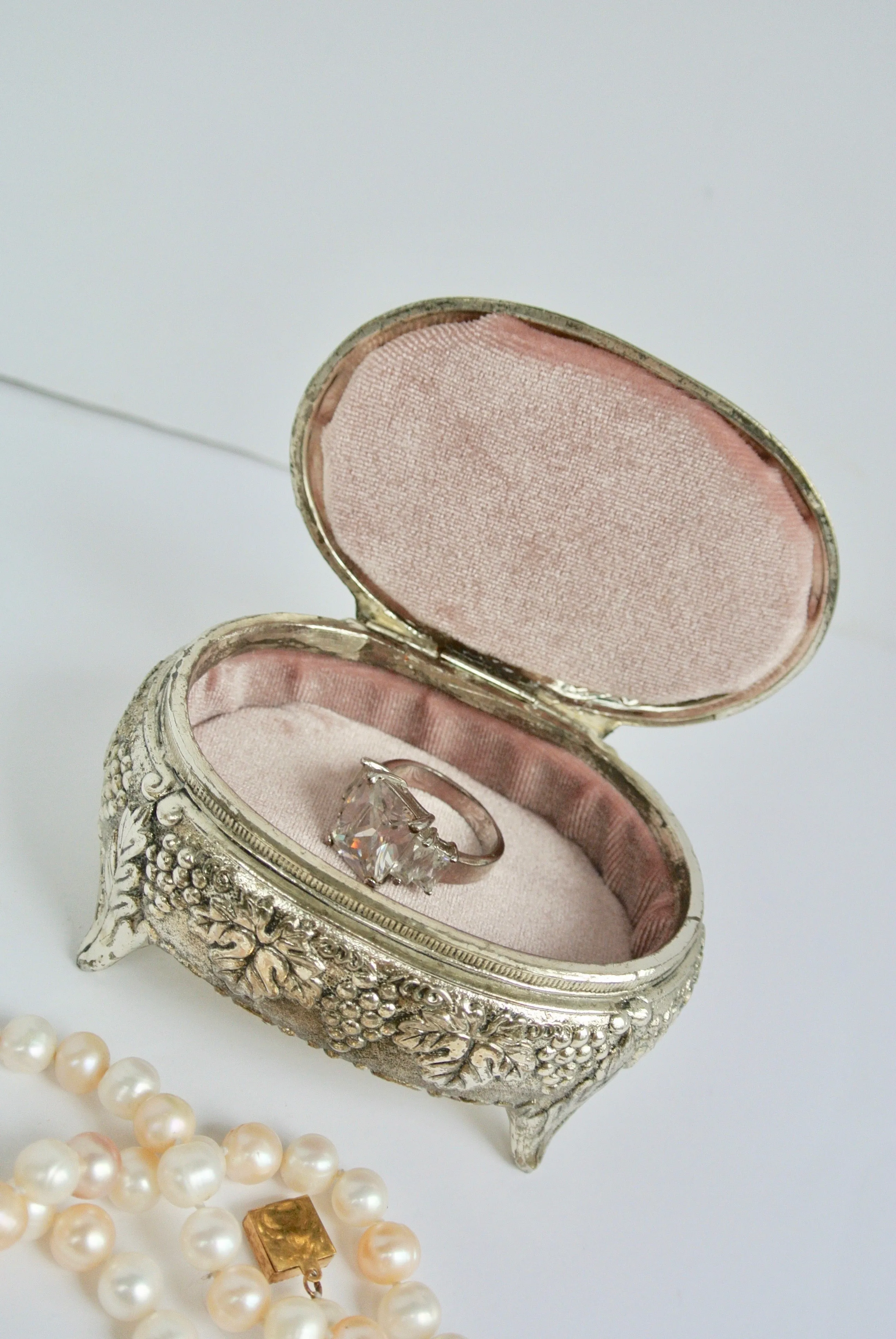 Grapes of Romance Ring Box