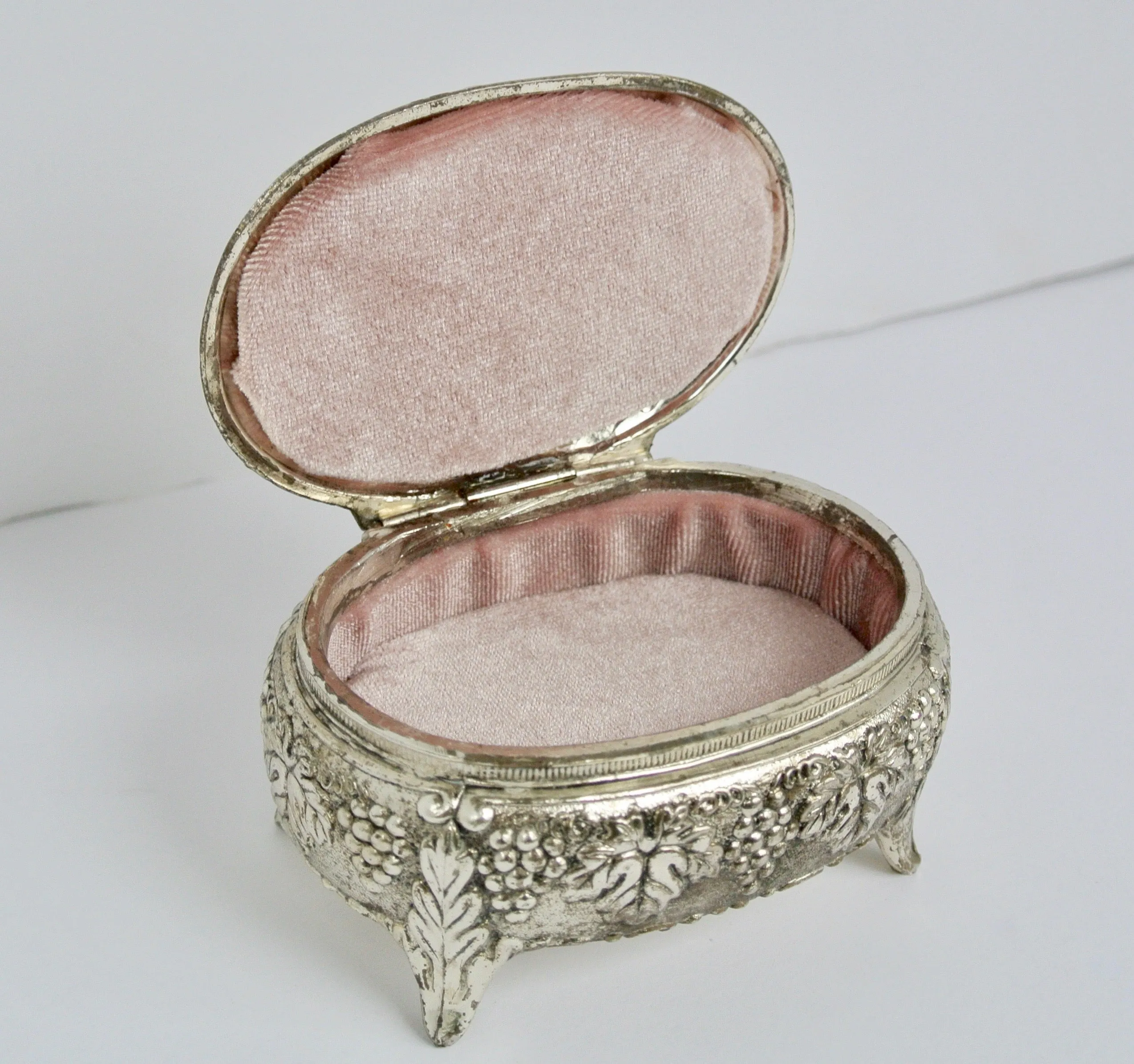 Grapes of Romance Ring Box