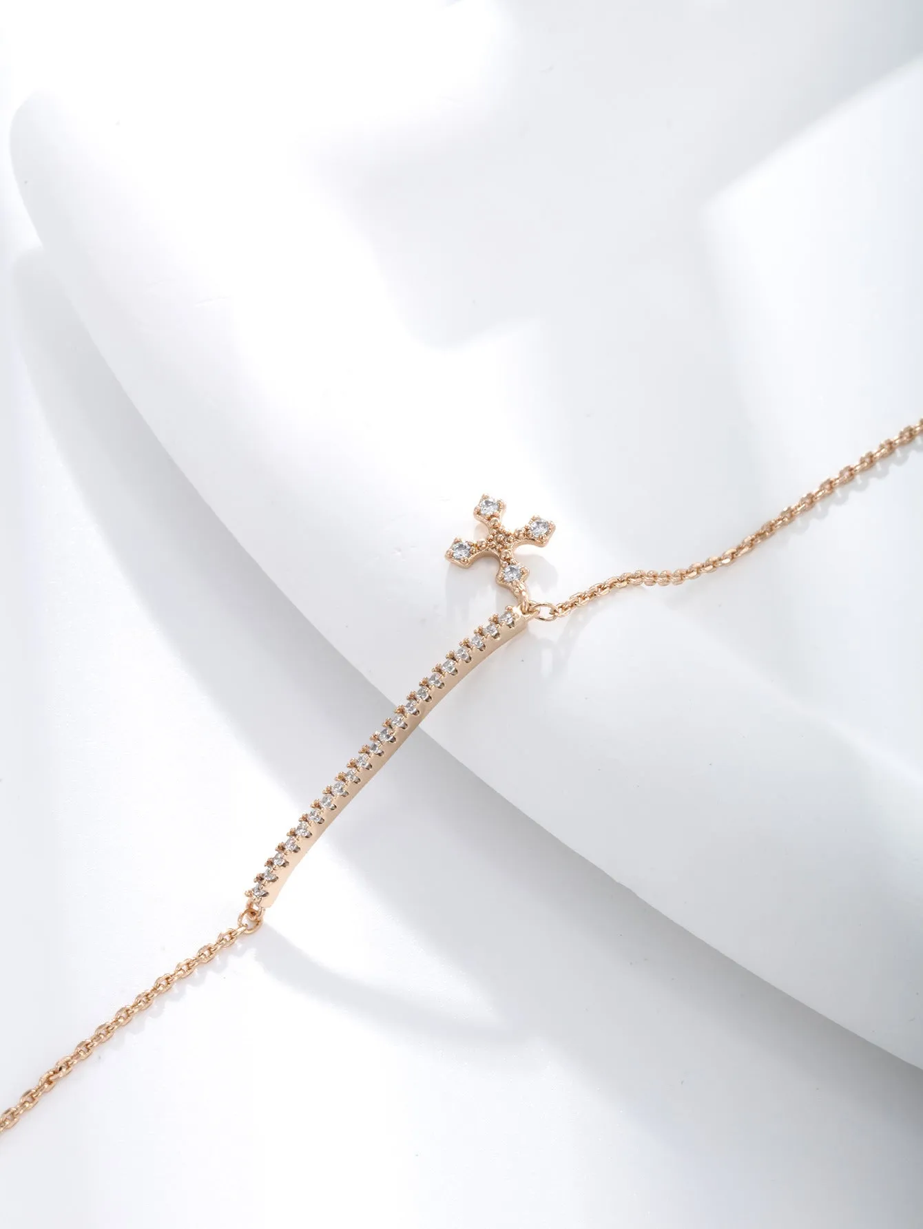 Jewelry simple lines inlaid with zirconium cross fashion bracelet girls high-end niche European and American personalized hand jewelry