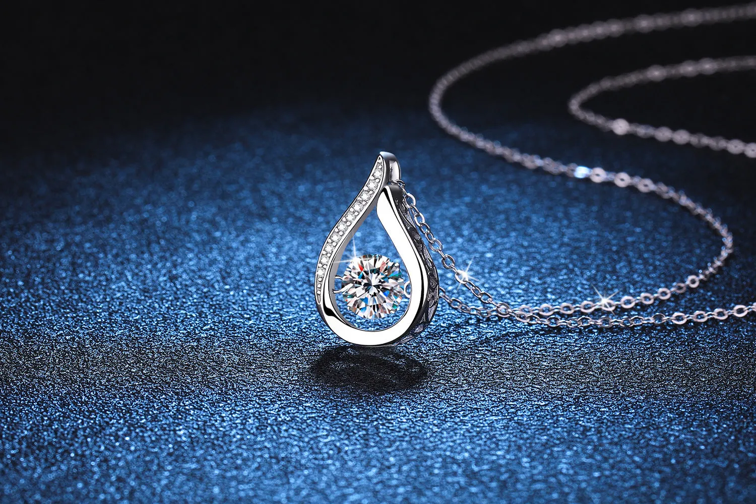 S925 Sterling Silver Water Drop Pendant Necklace - Exquisite Luxury Necklace with Dazzling Moissanite, Fashionable and Versatile Design, Perfect Party and Wedding Anniversary Gift for Her