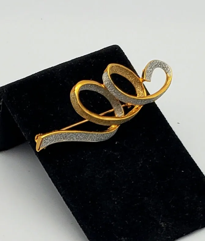 Vintage Gold Tone Glittery Twisted Ribbon Brooch